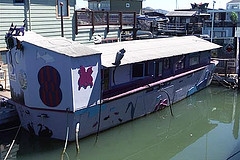 floating houseboats